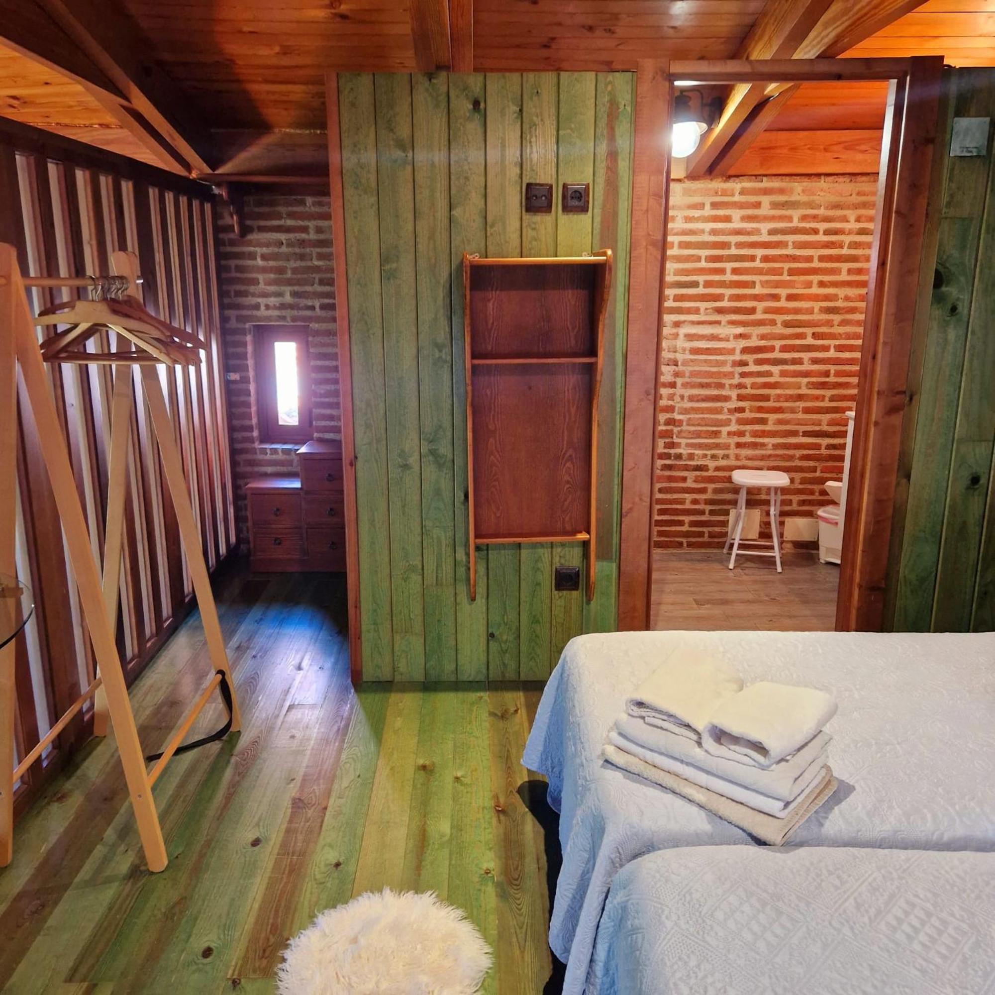 Casa Rural sobre el Rio y con Piscina Huerta  Exterior foto
