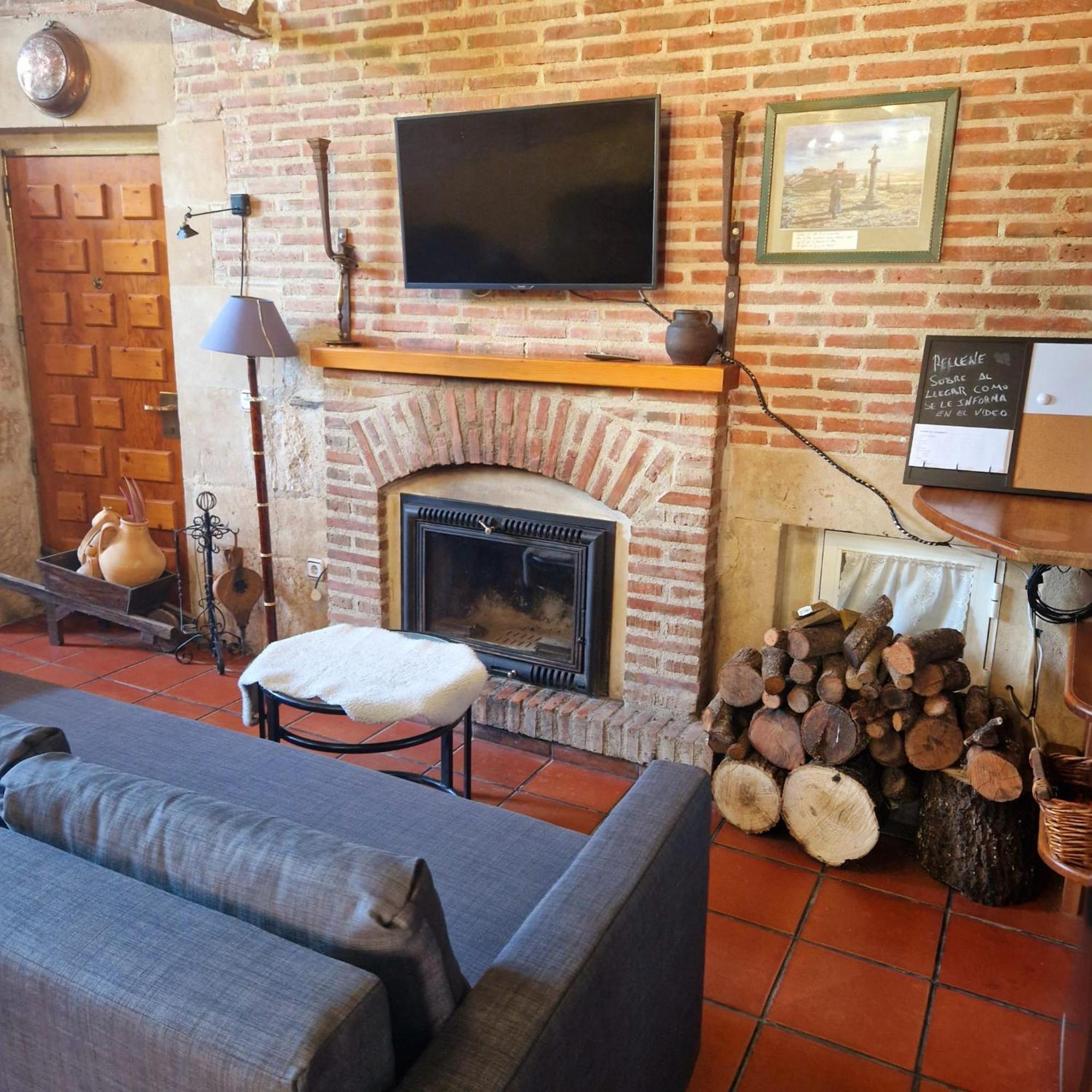 Casa Rural sobre el Rio y con Piscina Huerta  Exterior foto