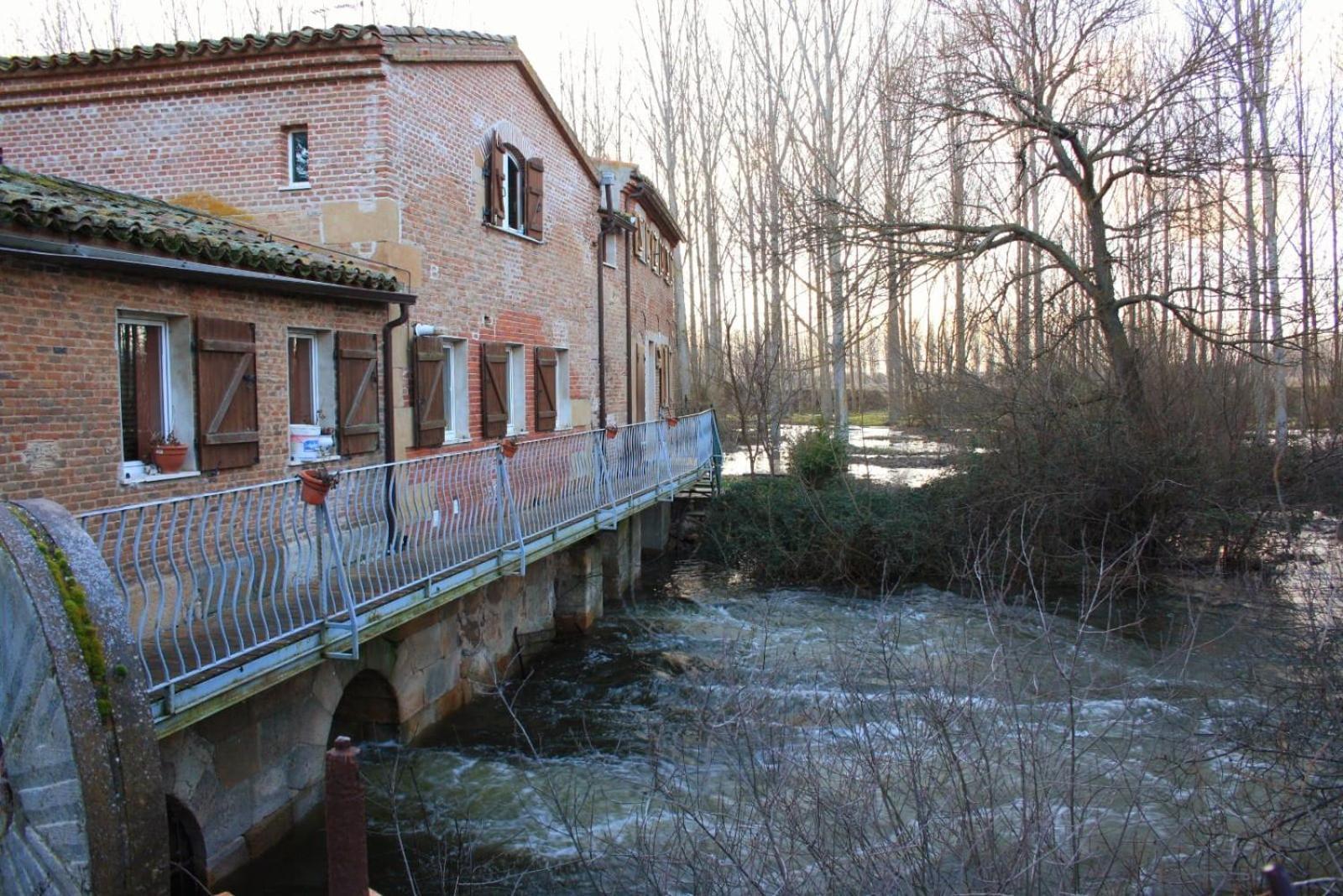 Casa Rural sobre el Rio y con Piscina Huerta  Exterior foto
