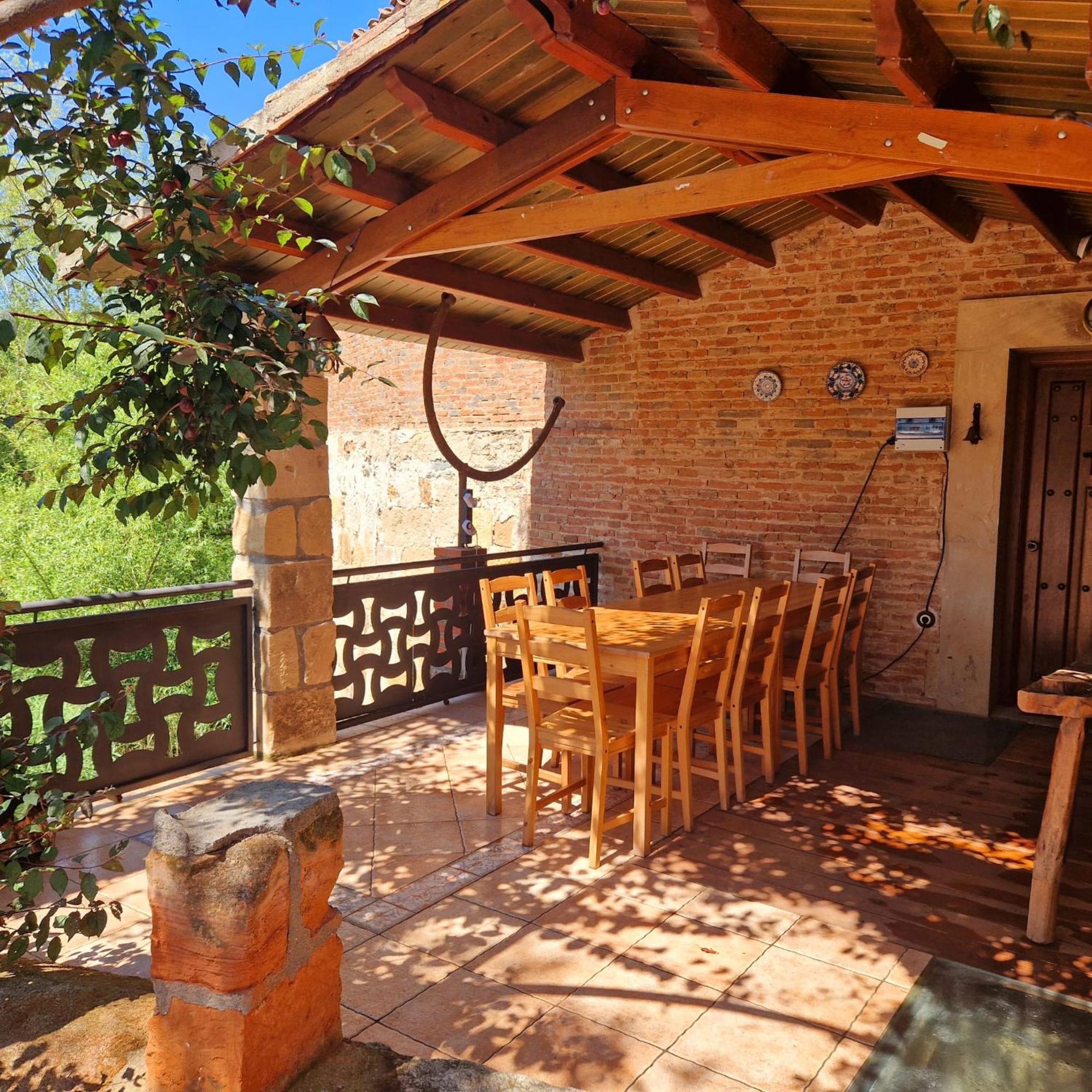 Casa Rural sobre el Rio y con Piscina Huerta  Exterior foto
