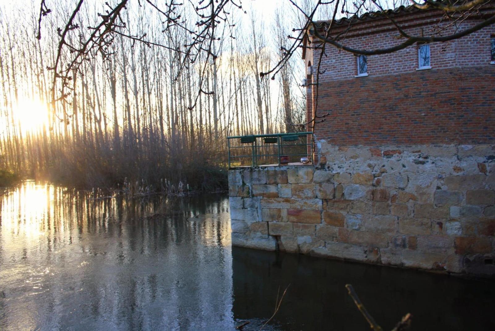 Casa Rural sobre el Rio y con Piscina Huerta  Exterior foto
